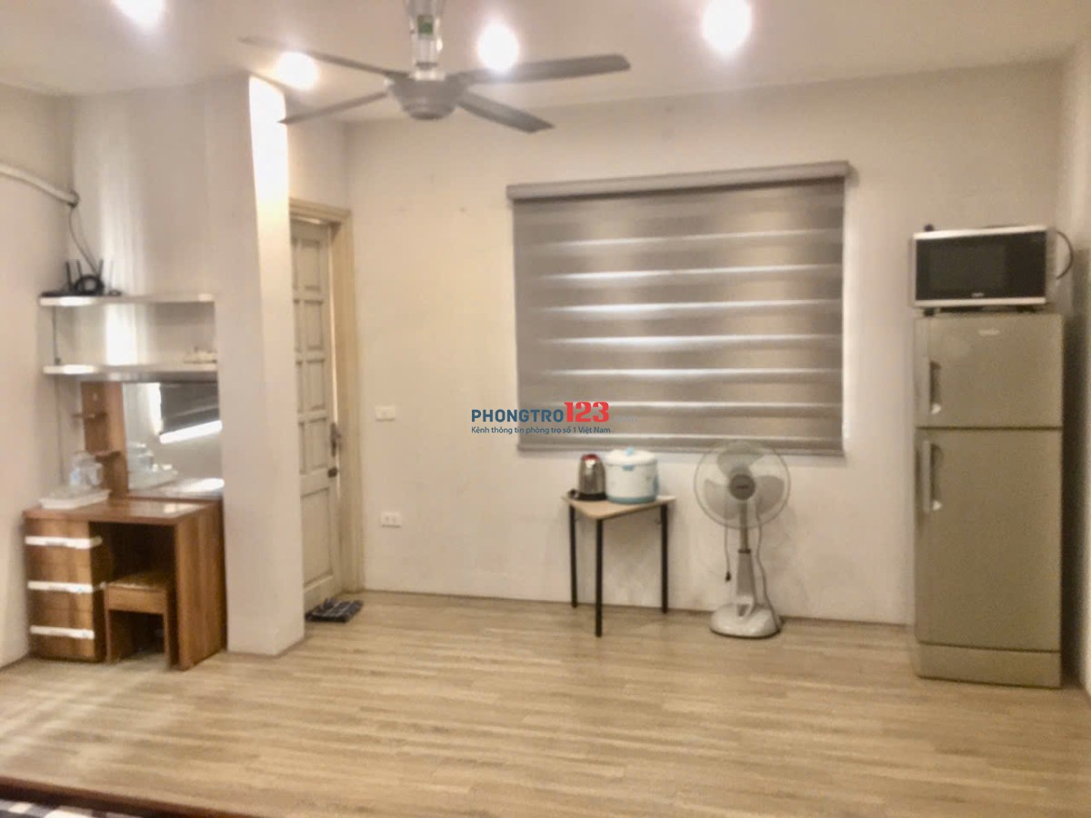 Căn hộ mini Lê Trọng Tấn, Phương Liệt, diện tích 32 mét, có ban công, cửa sổ thoáng, hướng Đông Nam