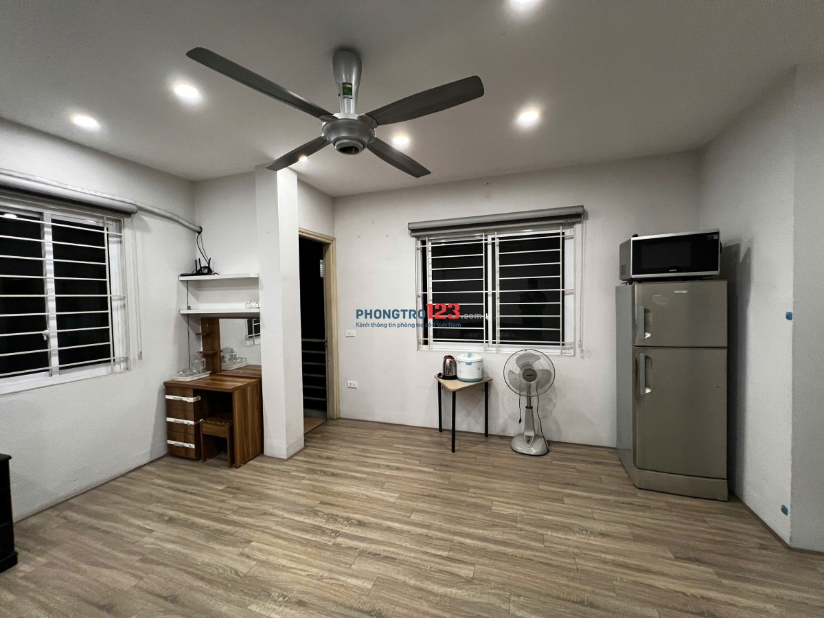 Căn hộ mini Lê Trọng Tấn, Phương Liệt, diện tích 32 mét, có ban công, cửa sổ thoáng, hướng Đông Nam