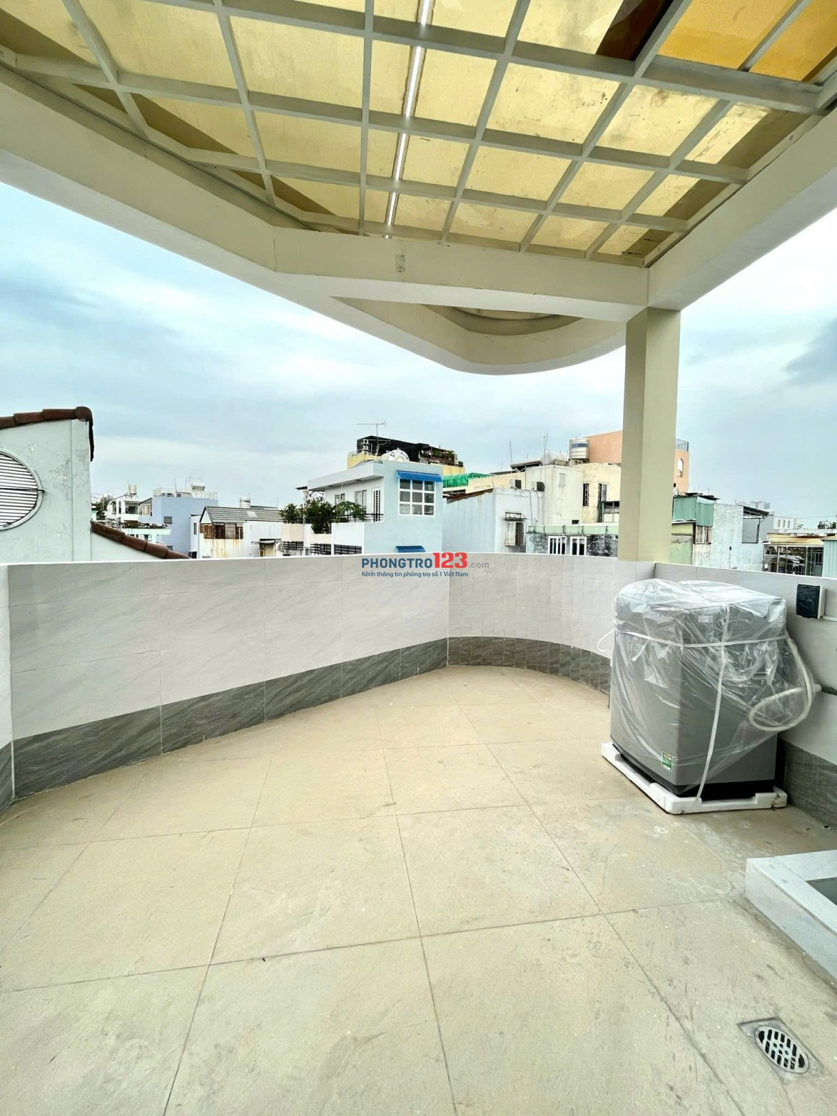 CHO THUÊ STUDIO BAN CÔNG LỚN GẦN QUẬN 10, trung tâm đi lại giữa các quận TB, Q3 Q5