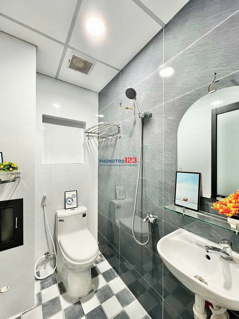 Cho Thuê Phòng Cửa Sổ Trời, Máy Lạnh. Giá 3Tr8 đường 30/4, Tân Phú