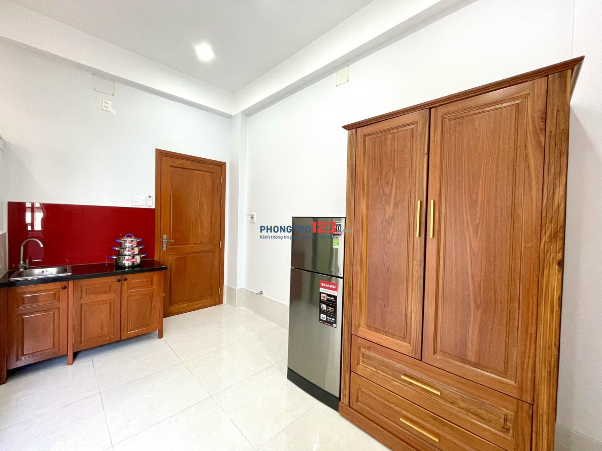 PHÒNG CHO THUÊ NỘI THẤT CƠ BẢN, CỬA SỔ THOÁNG MÁT ĐỐI DIỆN ETOWN CỘNG HOÀ