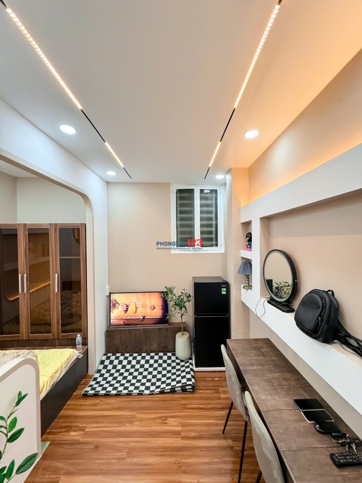 Cho thuê căn hộ 1 phòng ngủ – Full nội thất, cửa sổ trời giá chỉ từ 5tr – Gần Etown Cộng Hoà, K300