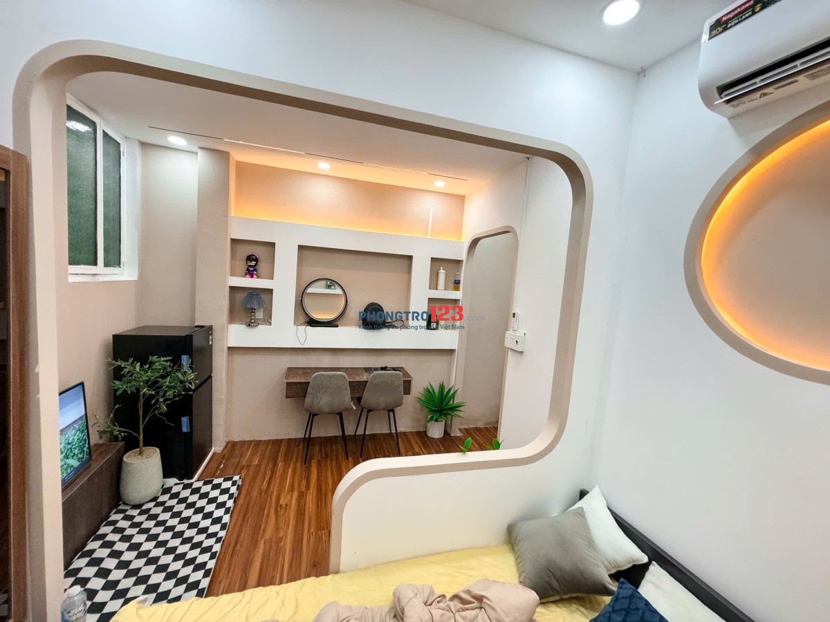 Cho thuê căn hộ 1 phòng ngủ – Full nội thất, cửa sổ trời giá chỉ từ 5tr – Gần Etown Cộng Hoà, K300