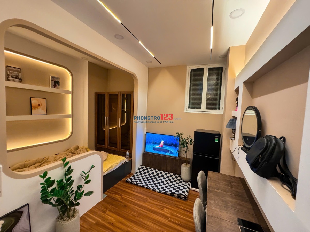 Cho thuê căn hộ 1 phòng ngủ – Full nội thất, cửa sổ trời giá chỉ từ 5tr – Gần Etown Cộng Hoà, K300