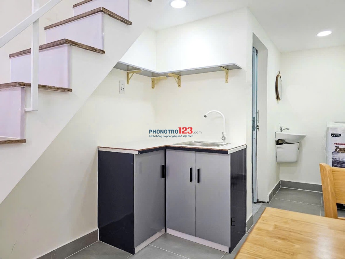 Cho thuê căn hộ duplex mới xây dựng full nội thất, nằm giữa khu vực trung tâm Q7