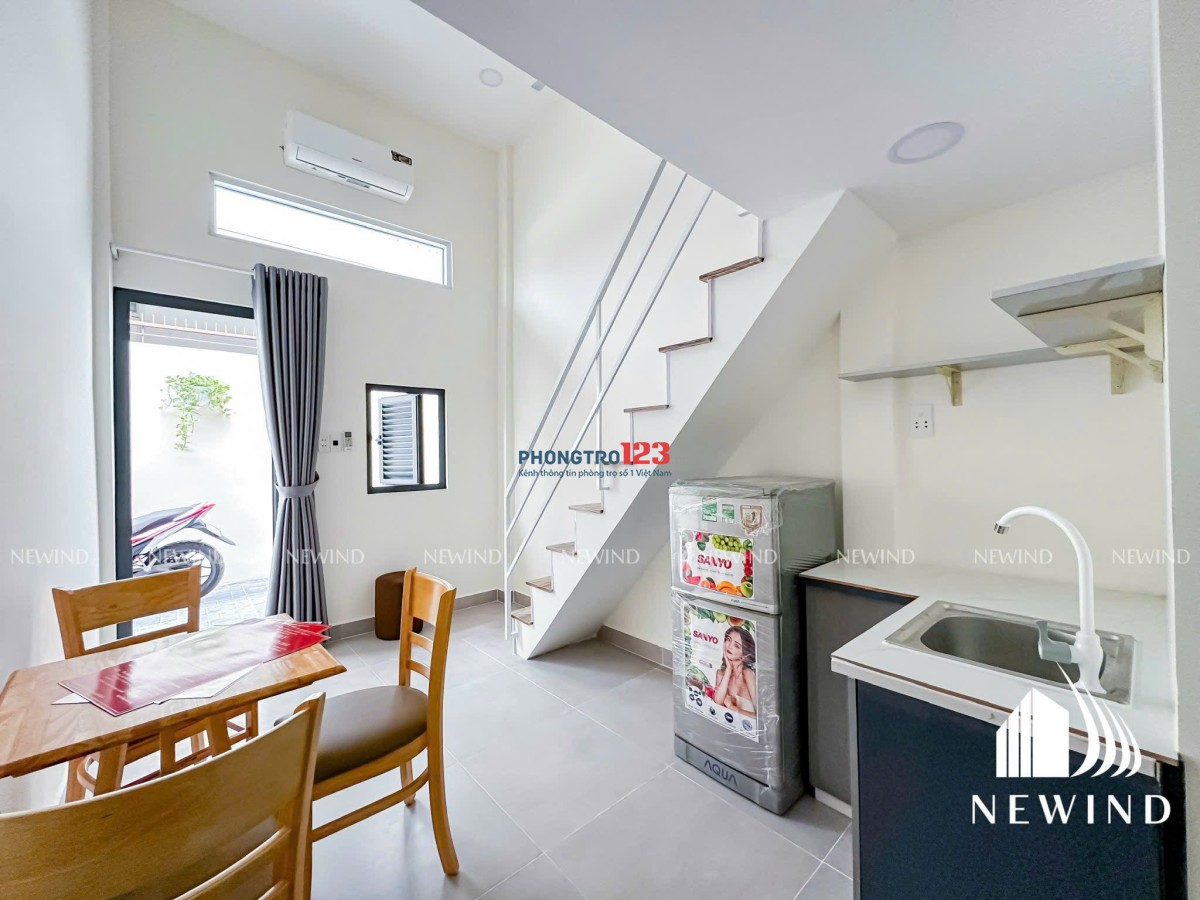 Cho thuê căn hộ duplex mới xây dựng full nội thất, nằm giữa khu vực trung tâm Q7