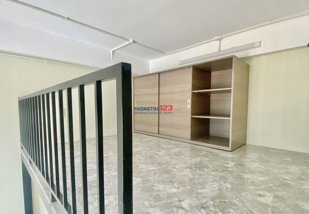 Duplex full nội thất + ban công + thang máy