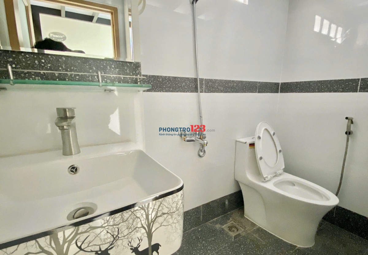 Duplex full nội thất + ban công + thang máy