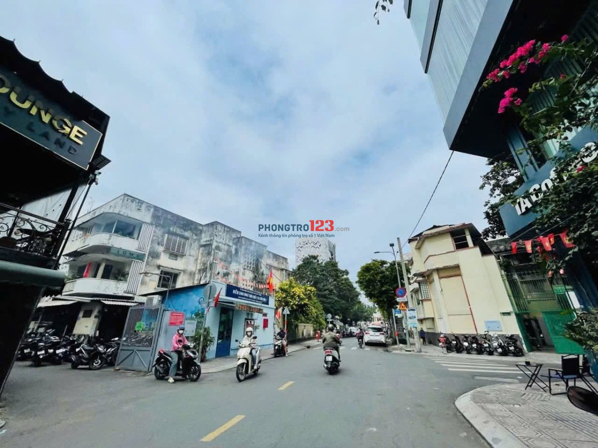 Cho thuê lô góc 3 Mặt tiền Quận 1 đường Nguyễn Văn Nguyên