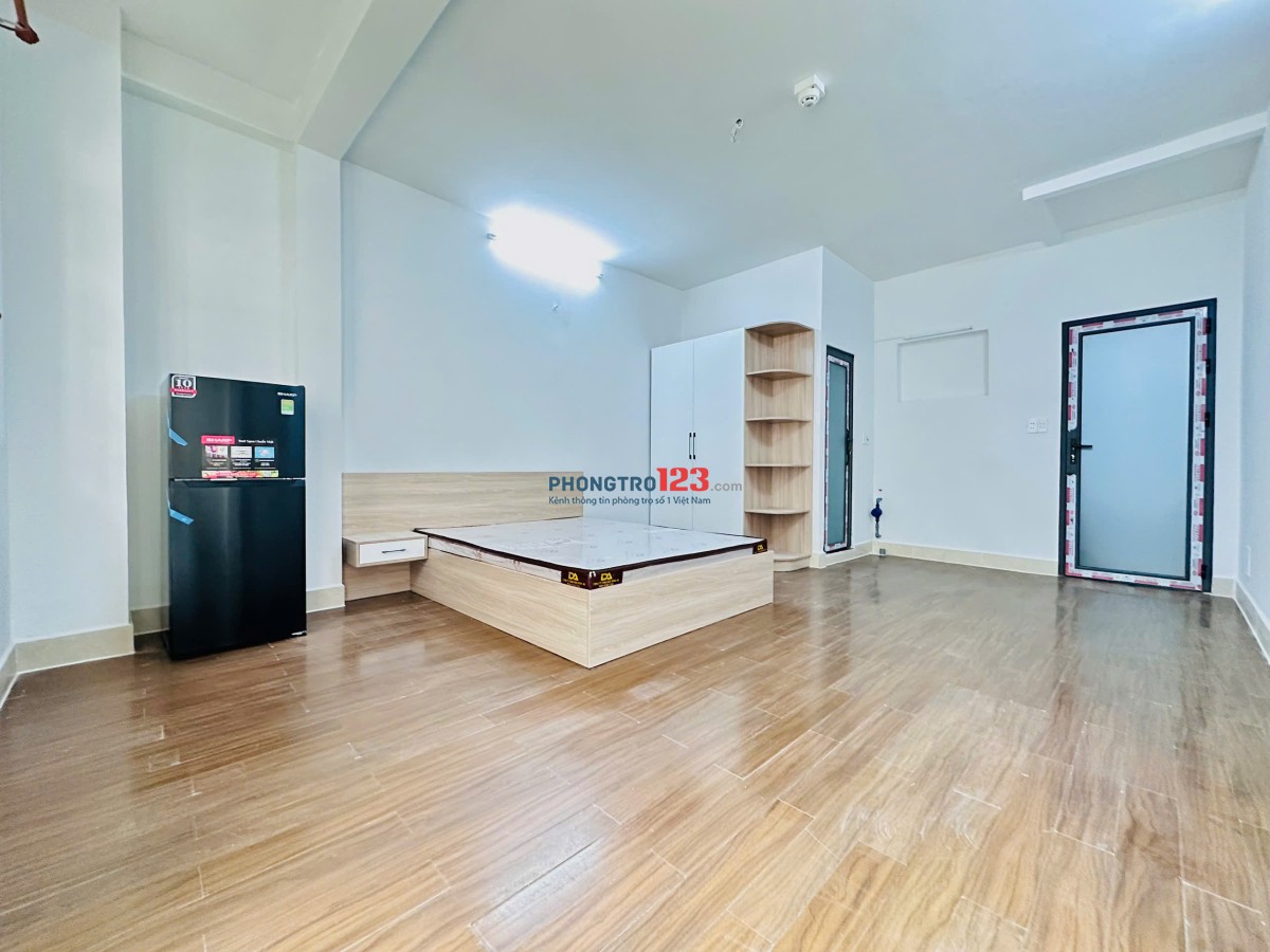 TRỌ BÌNH THẠNH GẦN CHỢ BÀ CHIỂU, NGÃ TƯ HÀNG XANH 35m2 BAN CÔNG THOÁNG SÁNG BẠCH ĐẰNG BÌNH THẠNH