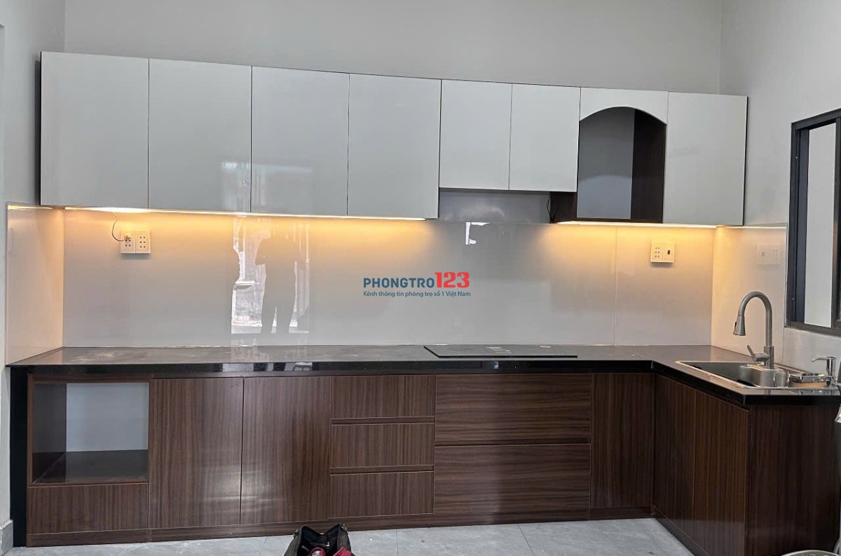 Cho thuê phòng cực kỳ rộng rãi, đẹp, Bếp riêng, WC riêng, máy lạnh riêng, tại 373 Lý Thường Kiệt