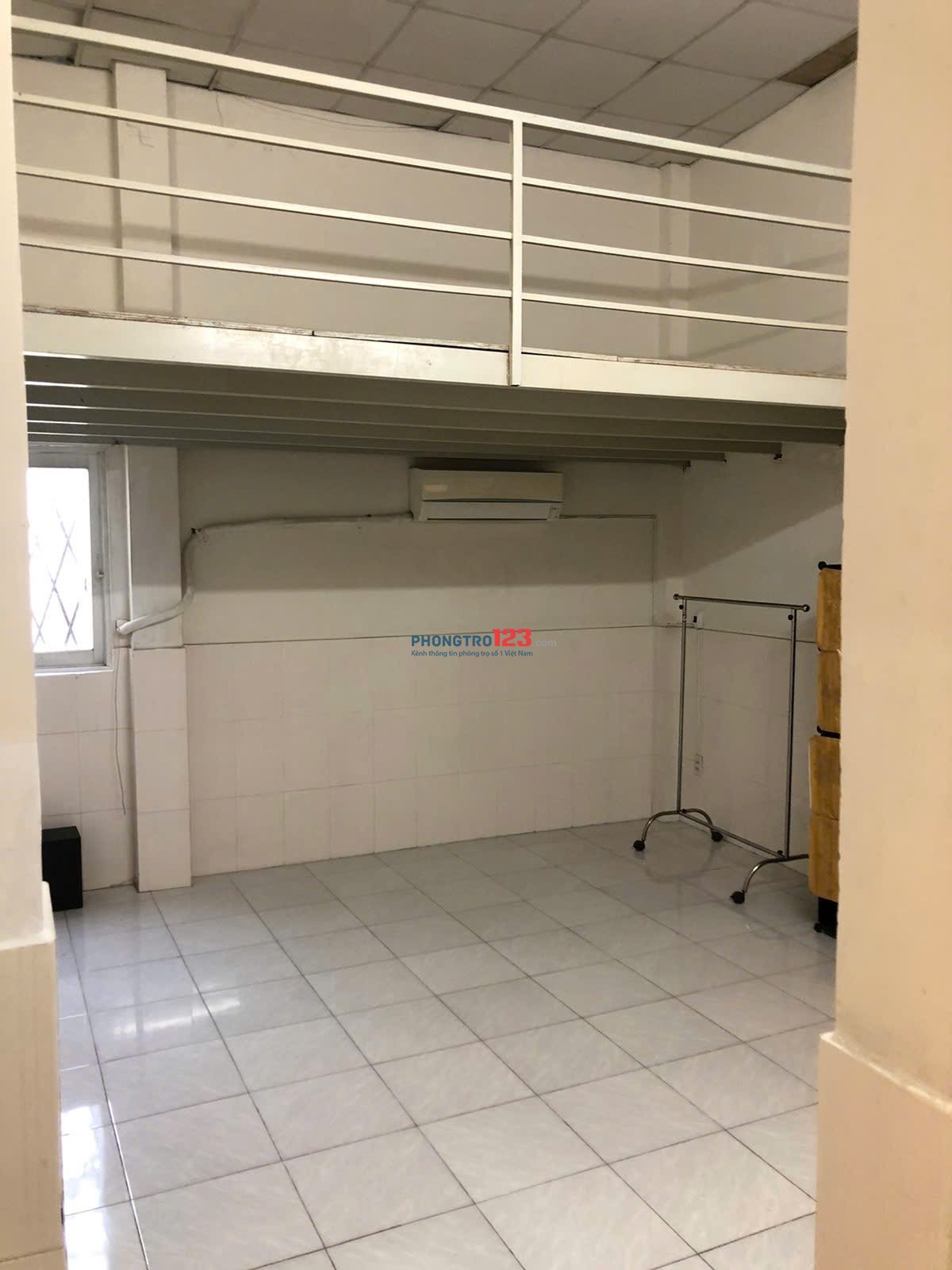 Phòng trọ chung chủ nhà lối đi riêng lầu 2, diện tích 25, gần chợ 200 nhà thờ, trường học, tôn Đản