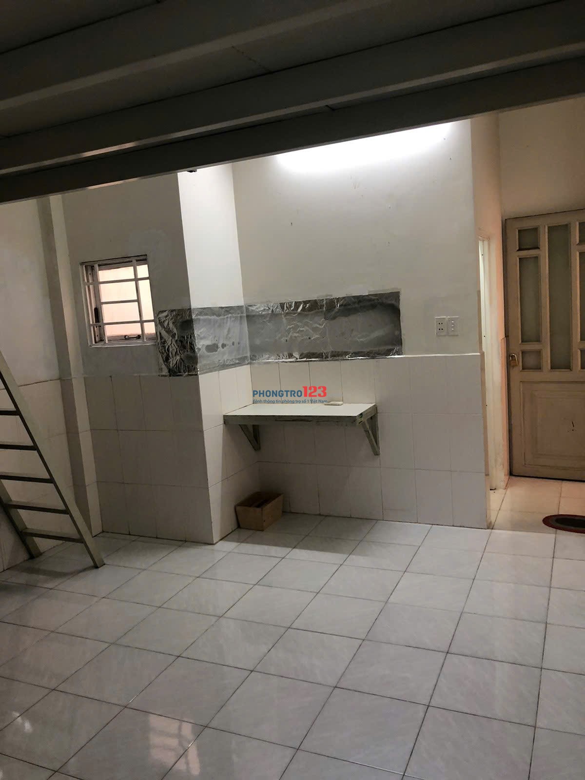 Phòng trọ chung chủ nhà lối đi riêng lầu 2, diện tích 25, gần chợ 200 nhà thờ, trường học, tôn Đản