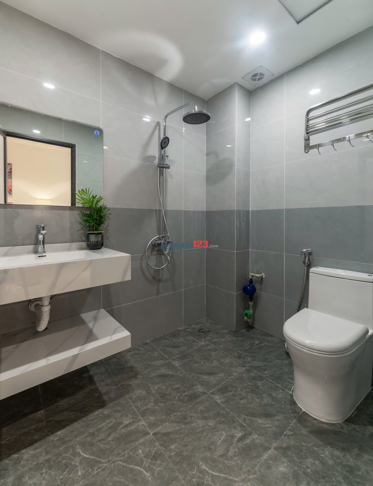 Căn hộ nội thất full đồ - thang máy - có chỗ để ô tô