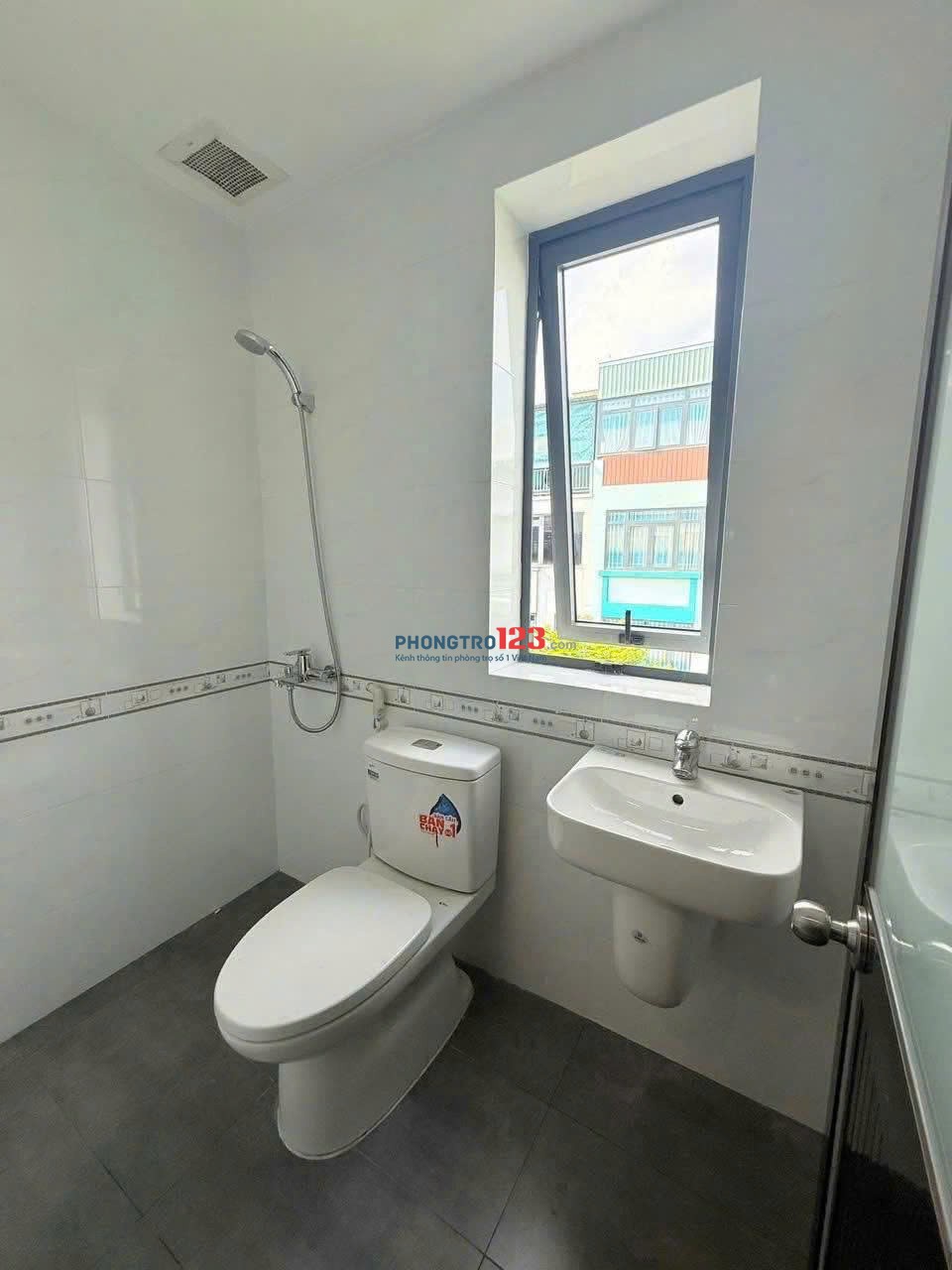 Nhà mới xây phòng mới 100% thiết kế hiện đại giá rẻ tại Phạm Văn Bạch