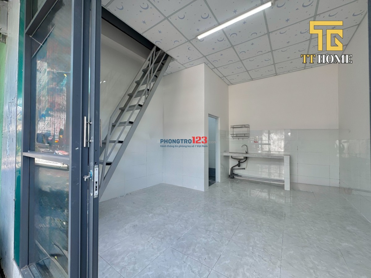 Cho thuê phòng mặt tiền 30m2 Đường Nguyễn Văn Cừ gần Đại học Y Dược