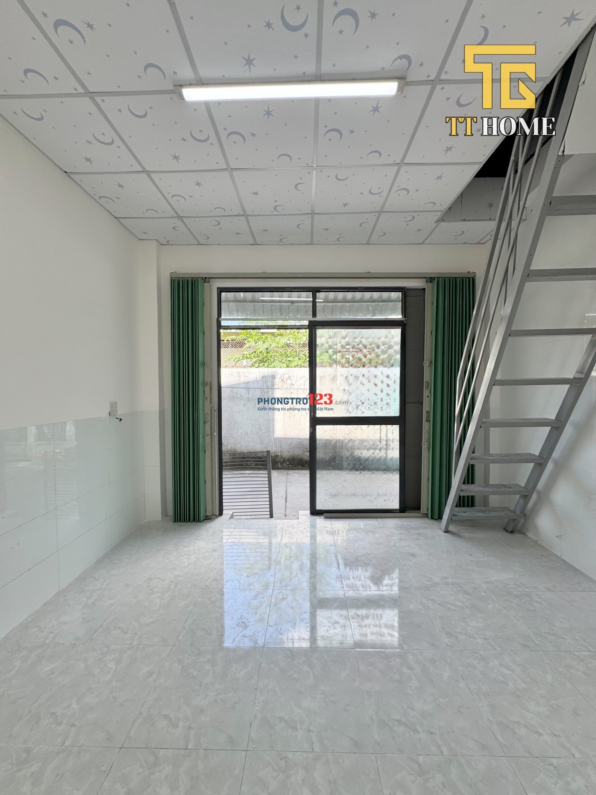 Cho thuê phòng mặt tiền 30m2 Đường Nguyễn Văn Cừ gần Đại học Y Dược