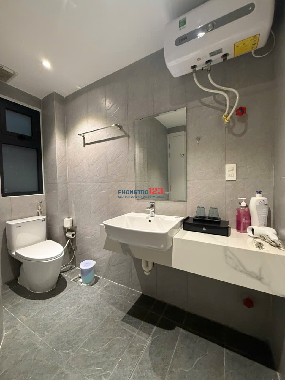 CHO THUÊ PHÒNG TRỌ 1PN CÓ BAN CÔNG TÂN BÌNH – NGUYỄN TRỌNG LỘI, P4, TÂN BÌNH – NGAY BAY TÂN SƠN NHẤT