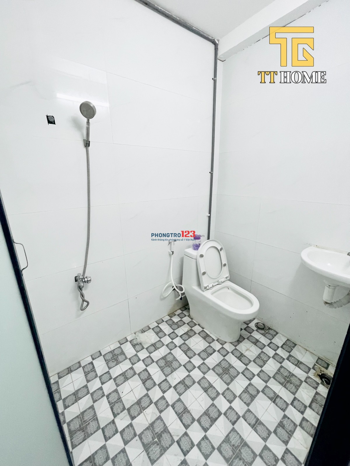 Nhà 1 trệt 1 lầu 2 phòng ngủ đường Nguyễn Văn Cừ đối diện Trường ĐHKTCN