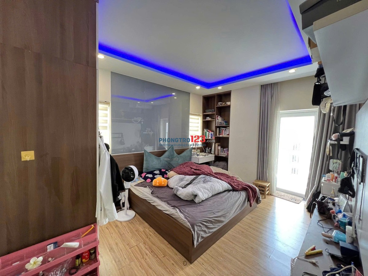 Căn Góc, chung cư Oriental, Âu Cơ, TP: 3p ngủ, 117m2, đầy đủ NT, 15tr5/th.