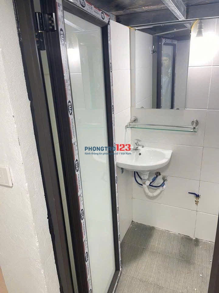 phòng đủ đồ khép kín có gác xép