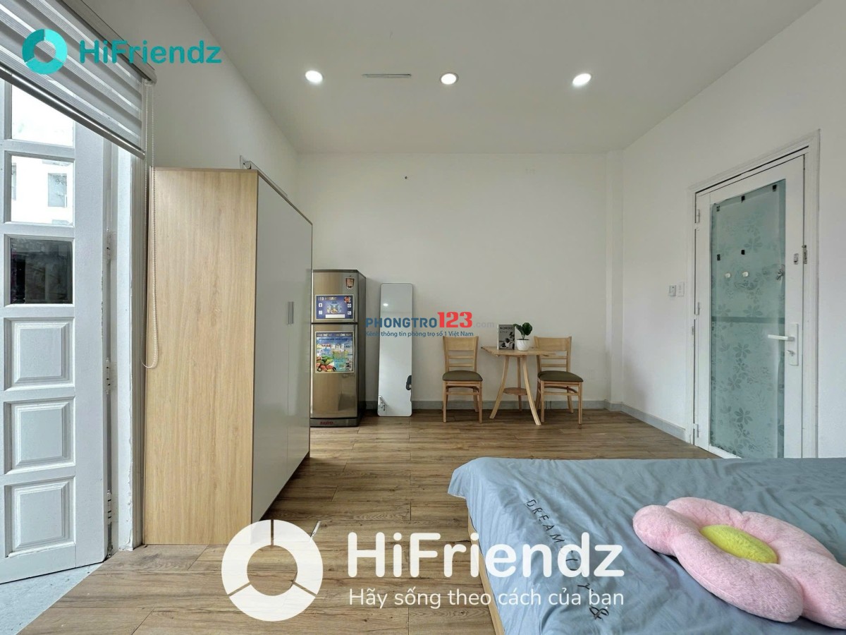 CHO THUÊ PHÒNG FULL NỘI THẤT BAN CÔNG LỚN NẰM NGAY TRUNG TÂM PHÚ NHUẬN ĐI QUA QUẬN 1,3,… CHƯA ĐẾN 2P