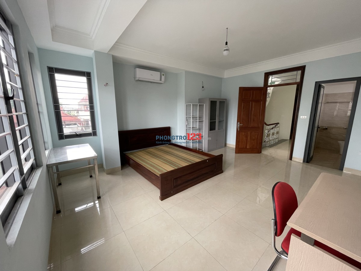 cho thuê phòng trọ 25m vệ sinh khép kín tại ccmn số 5 ngõ 129/12 Nguyễn Trãi Hà Nội. Có ban công