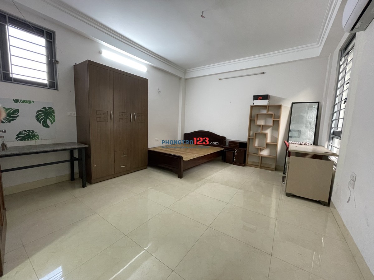 cho thuê phòng trọ 25m vệ sinh khép kín tại ccmn số 5 ngõ 129/12 Nguyễn Trãi Hà Nội. Có ban công