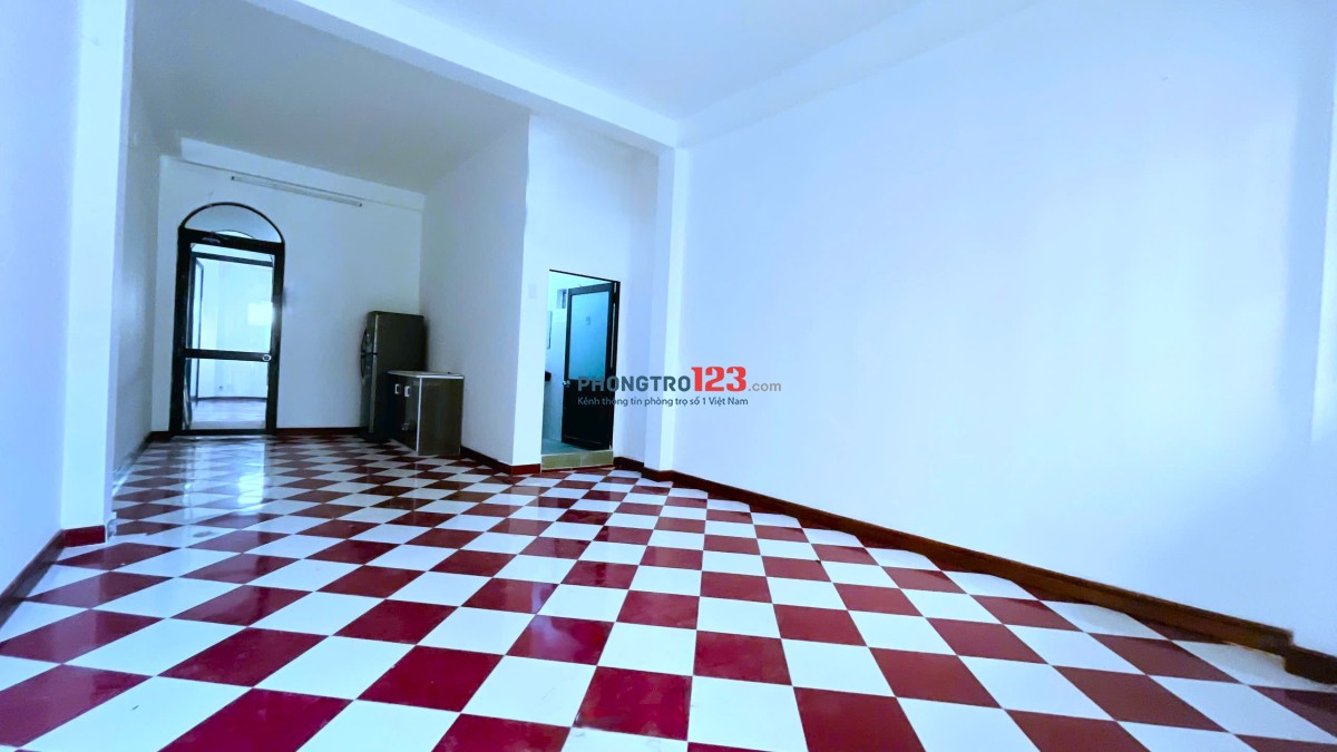 chính chủ cho thuê phòng ban công mặt tiền đường ký hòa gần bệnh viện y dược