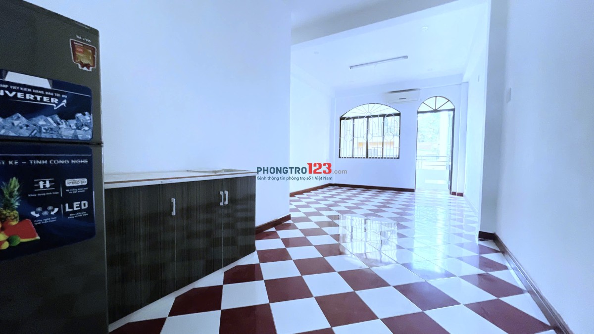 chính chủ cho thuê phòng ban công mặt tiền đường ký hòa gần bệnh viện y dược