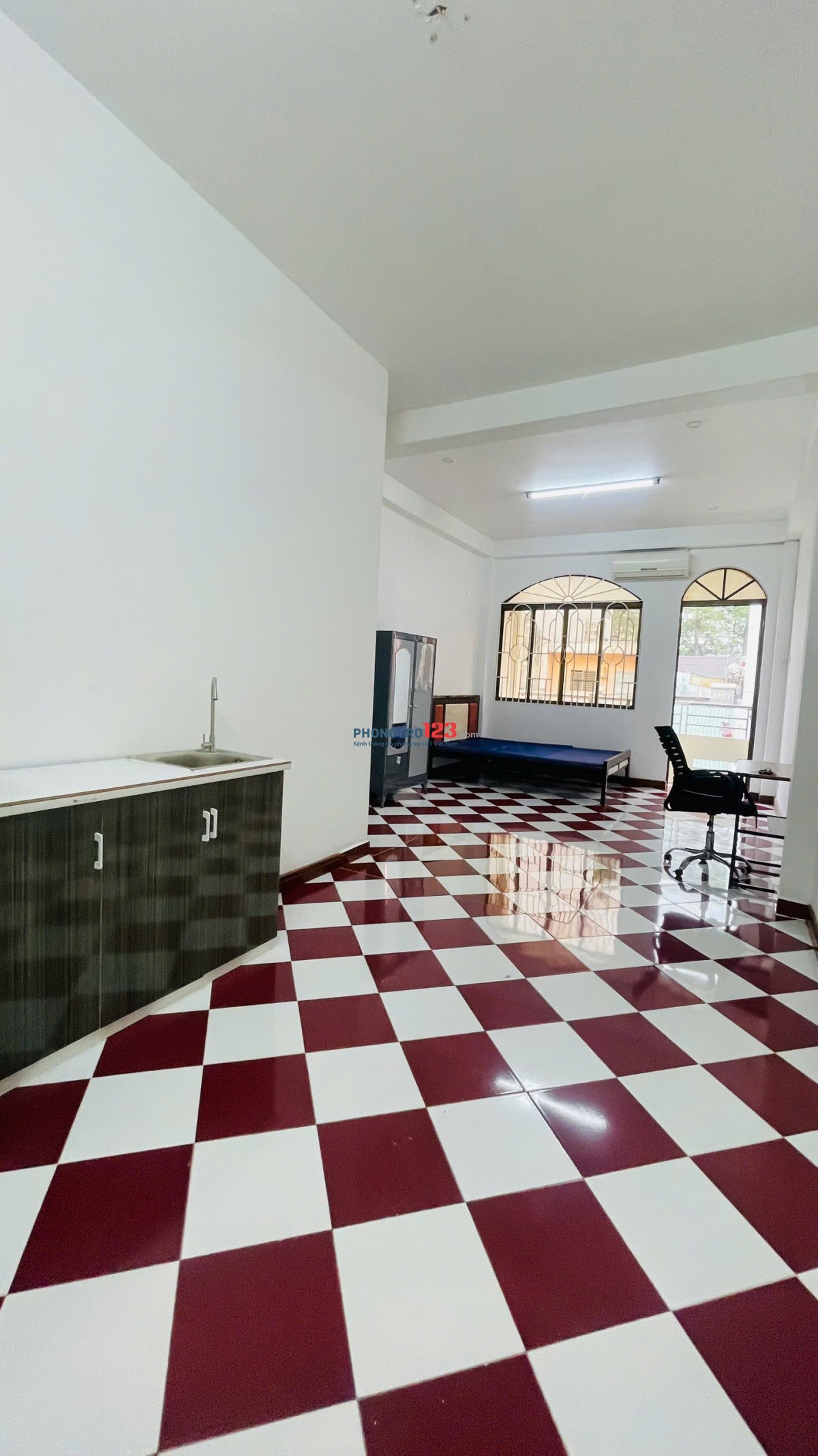 chính chủ cho thuê phòng ban công mặt tiền đường ký hòa gần bệnh viện y dược