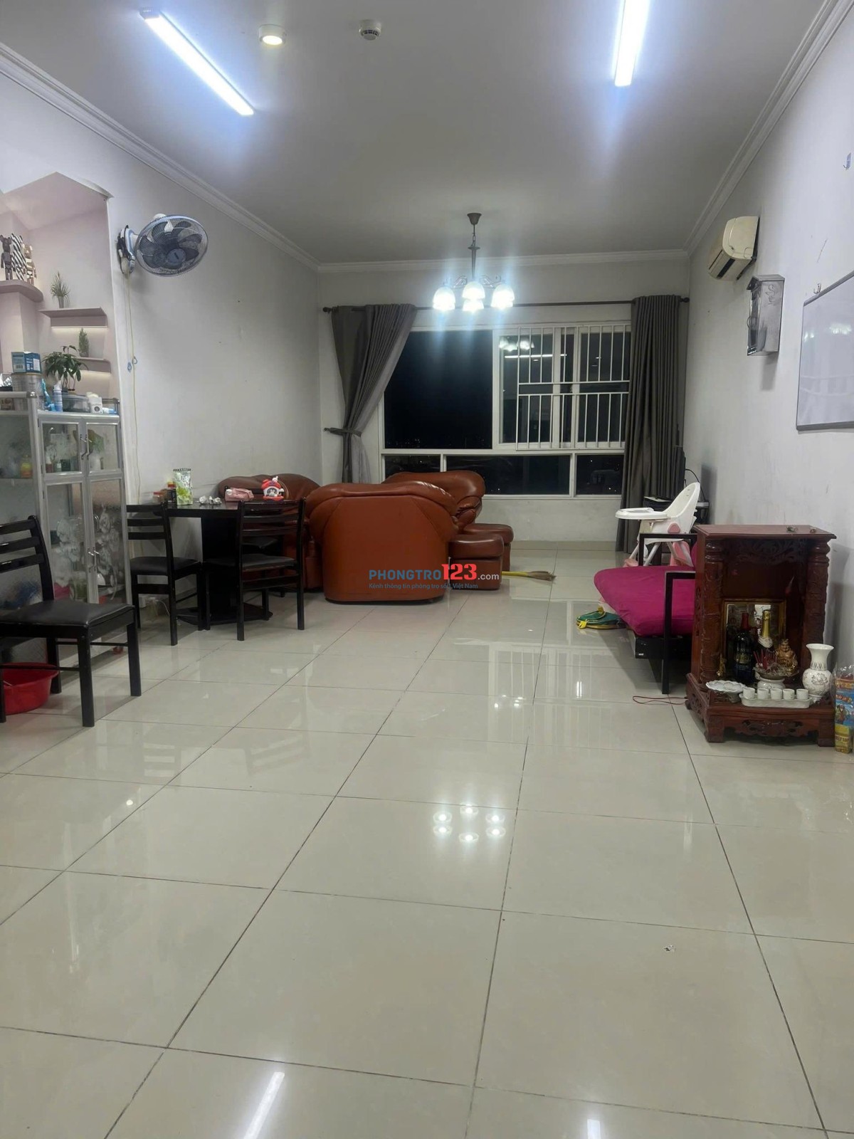 Chung cư Bưu Điện, p14, Quận 10: 93m2, 3p ngủ, 2wc chỉ 12,5tr