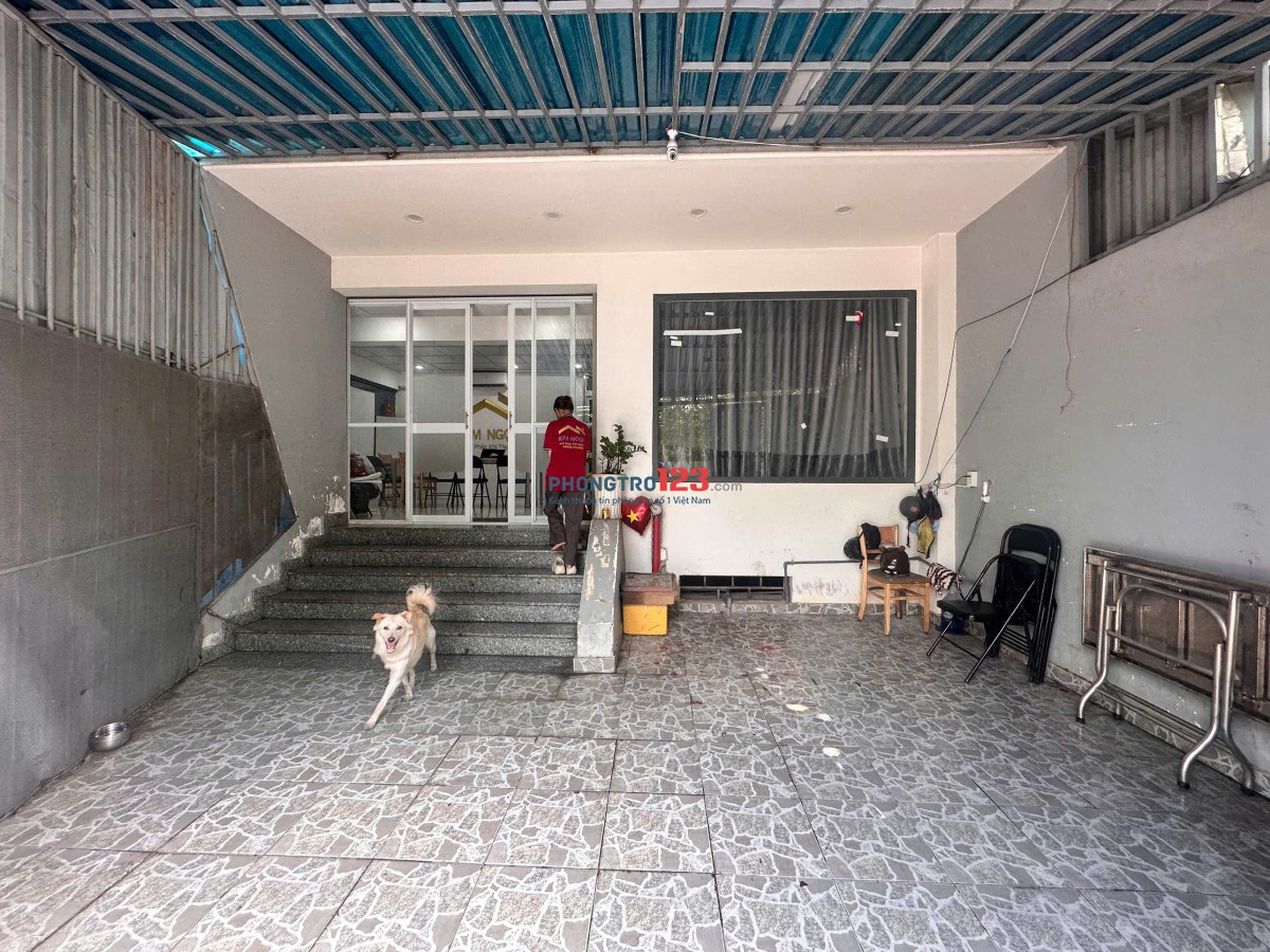 Mặt bằng kinh doanh 70m2 có sân trước ngay Aeon Tân Phú và có ở lại được ( kinh doanh đa nghề)