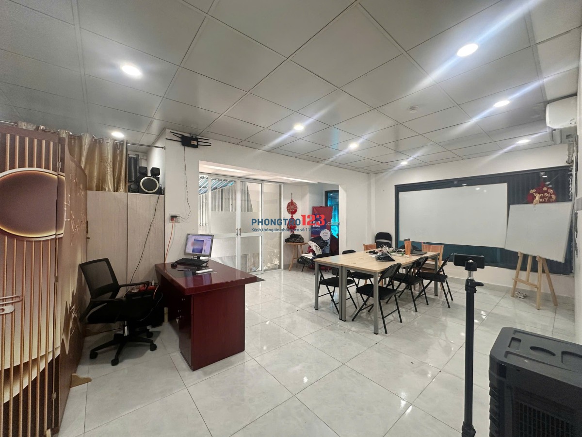 Mặt bằng kinh doanh 70m2 có sân trước ngay Aeon Tân Phú và có ở lại được ( kinh doanh đa nghề)