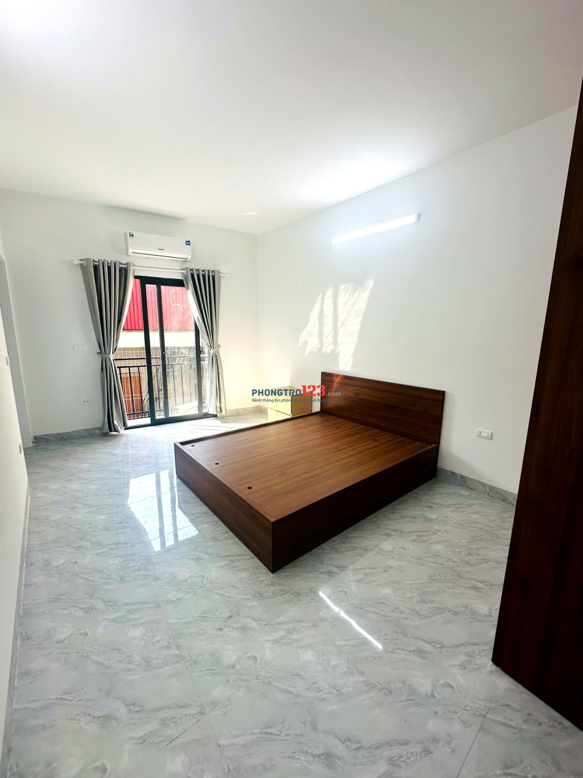 CĂN STUDIO MỚI PHỐ ĐÀO TẤN - RA TRUNG TÂM VÀI PHÚT - VÀO Ở LUÔN