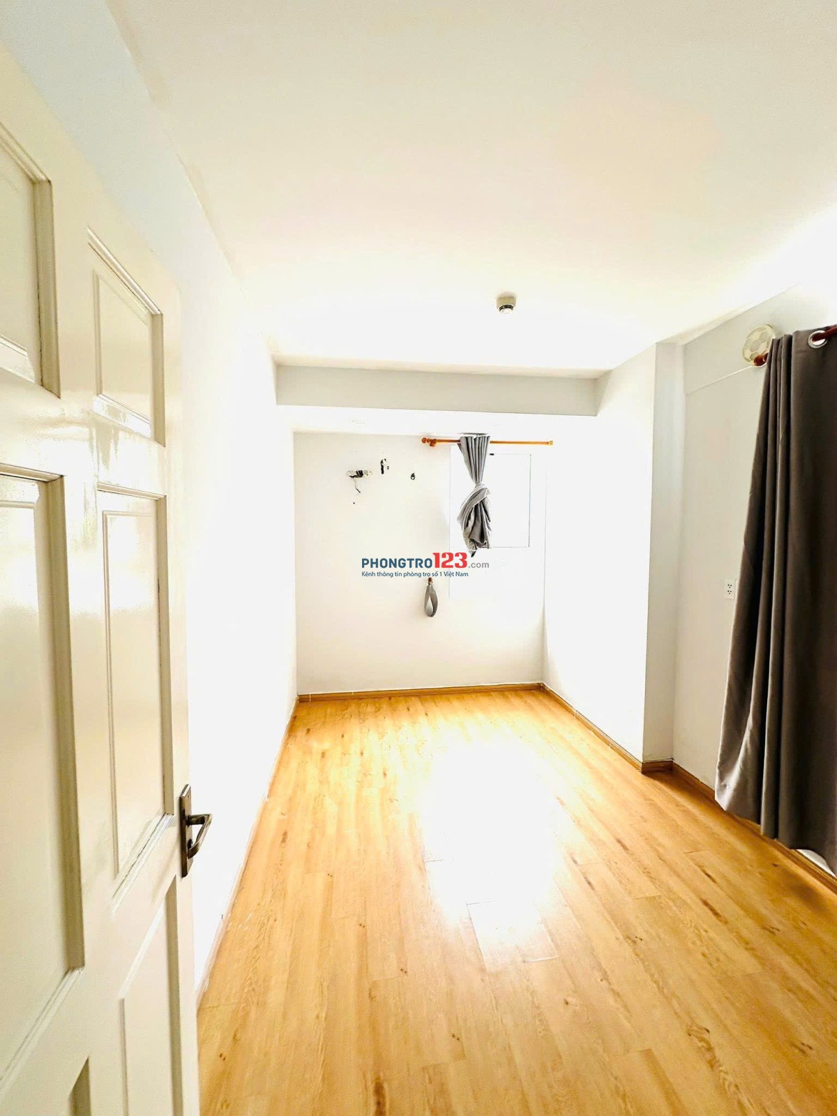 Giá 12tr/th, The Useful (The Era) Lạc Long Quân, TB, 107m2, 3PN, 2WC.