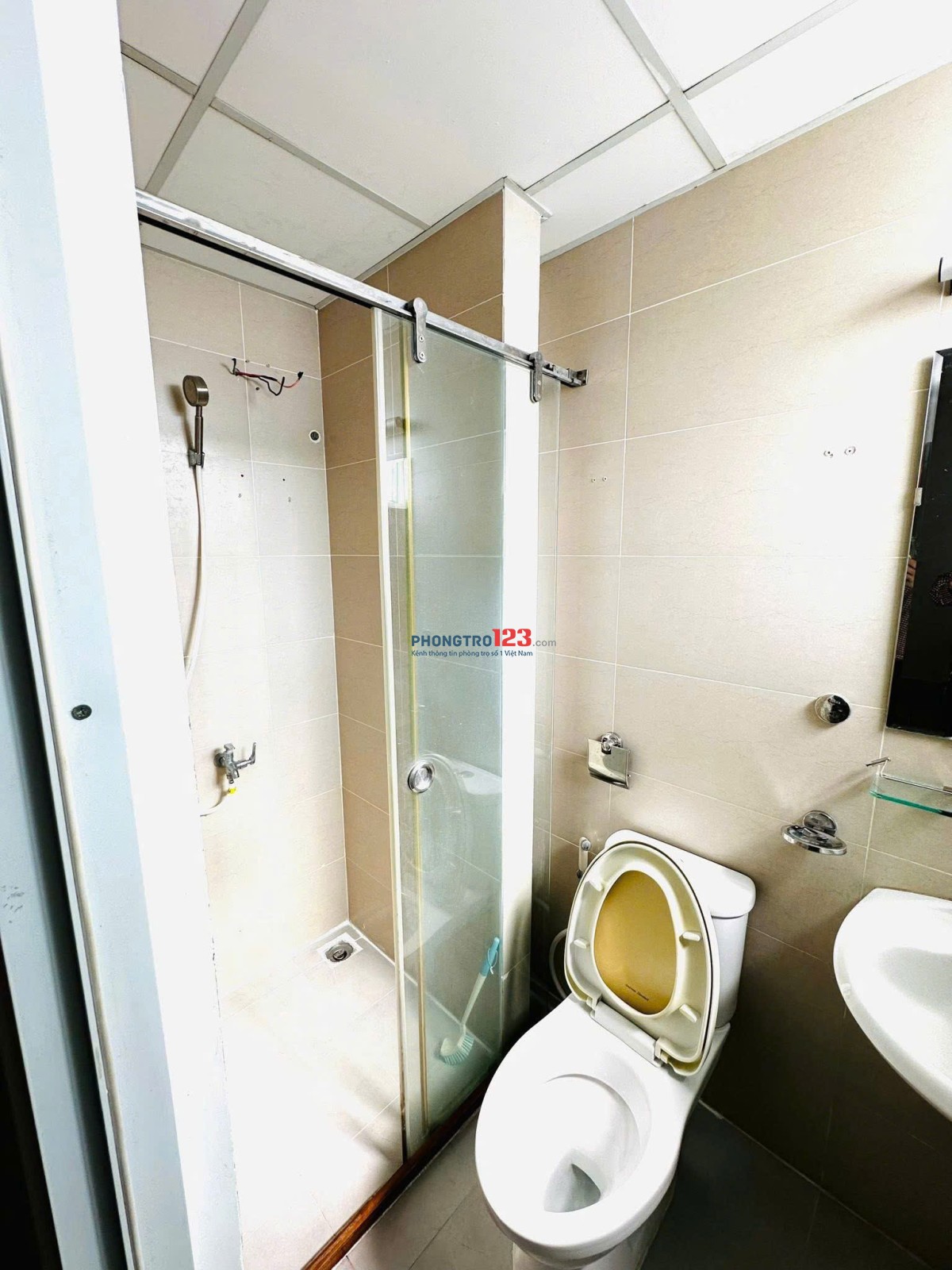 Giá 12tr/th, The Useful (The Era) Lạc Long Quân, TB, 107m2, 3PN, 2WC.