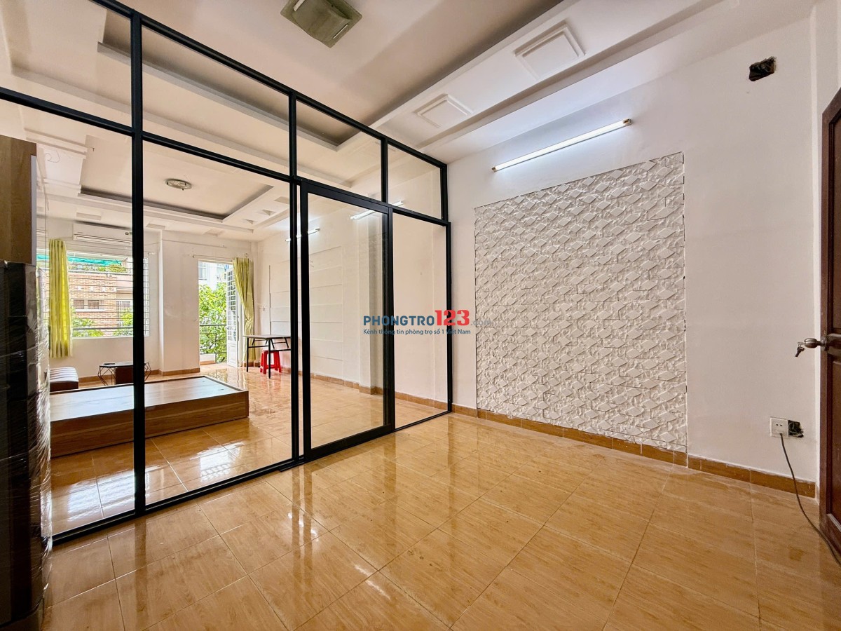 Mới Trống Phòng Ban Công Full Nt Ngay Khu Công Nghiệp Tân Bình- Big C Trường Chinh