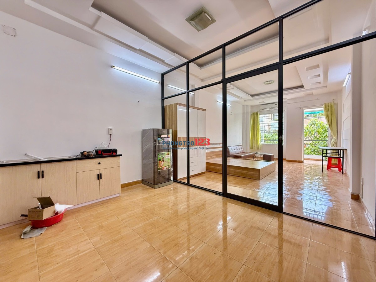 Mới Trống Phòng Ban Công Full Nt Ngay Khu Công Nghiệp Tân Bình- Big C Trường Chinh