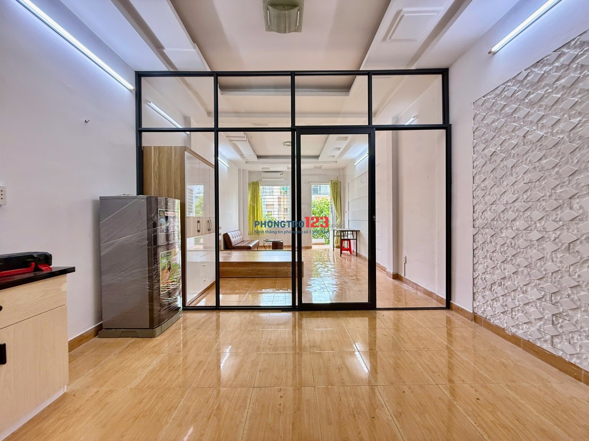 Mới Trống Phòng Ban Công Full Nt Ngay Khu Công Nghiệp Tân Bình- Big C Trường Chinh