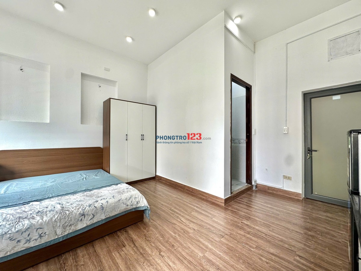 CHO THUÊ PHÒNG MỚI 100% FULL NỘI THẤT BAN CÔNG NẰM NGAY TRUNG TÂM BÌNH THẠNH GẦN NGÃ TƯ NGUYỄN XÍ