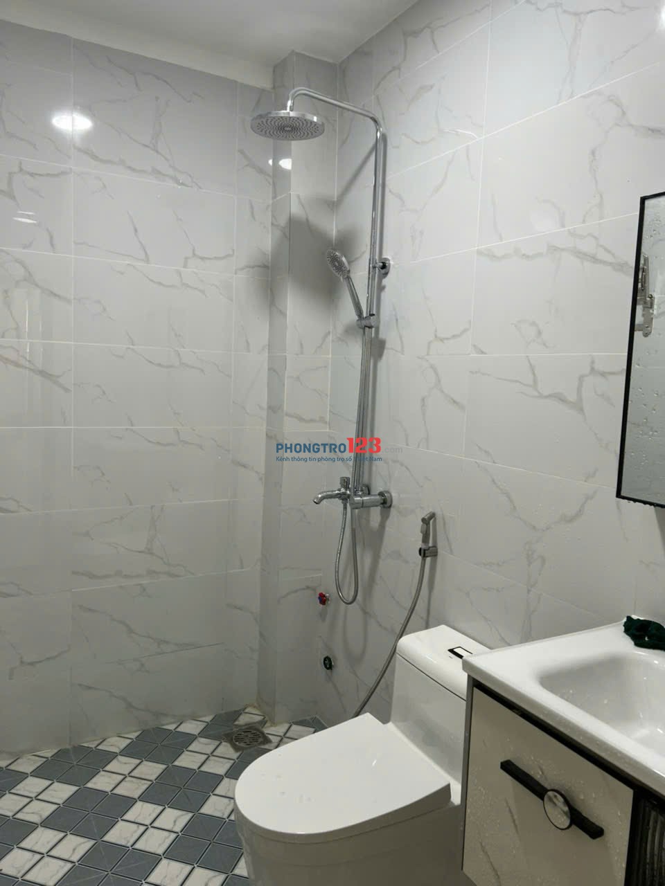 Chính chủ cho thuê nhà đường Hồ Bá Phấn – 3 phòng ngủ, ở gia đình hoặc làm văn phòng