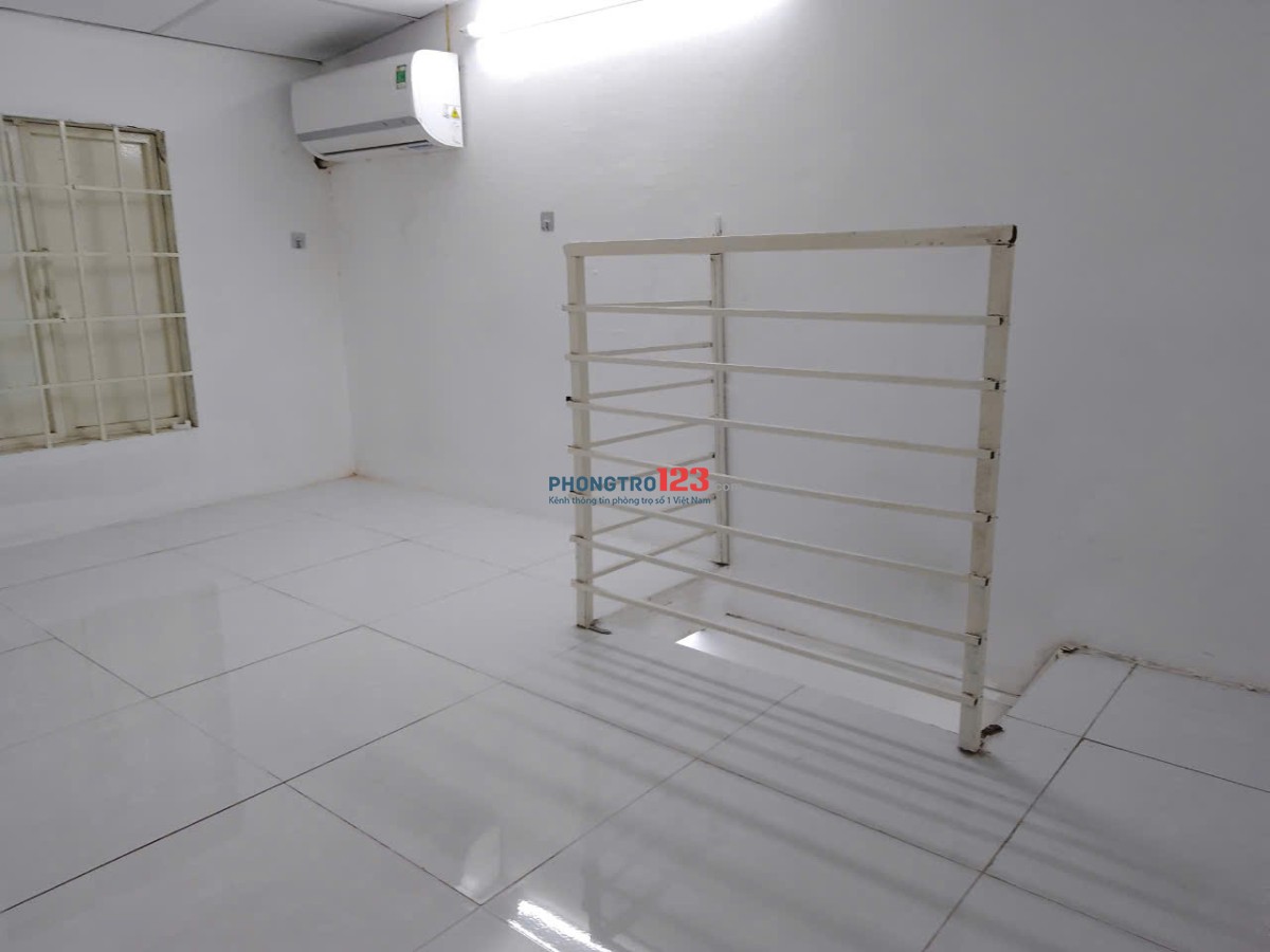 Phòng trọ 12m2 có gác suốt, đường Nguyễn Hữu Cảnh Q. Bình Thạnh