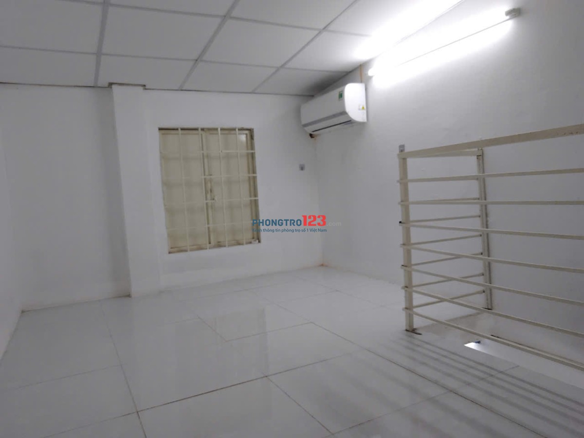 Phòng trọ 12m2 có gác suốt, đường Nguyễn Hữu Cảnh Q. Bình Thạnh