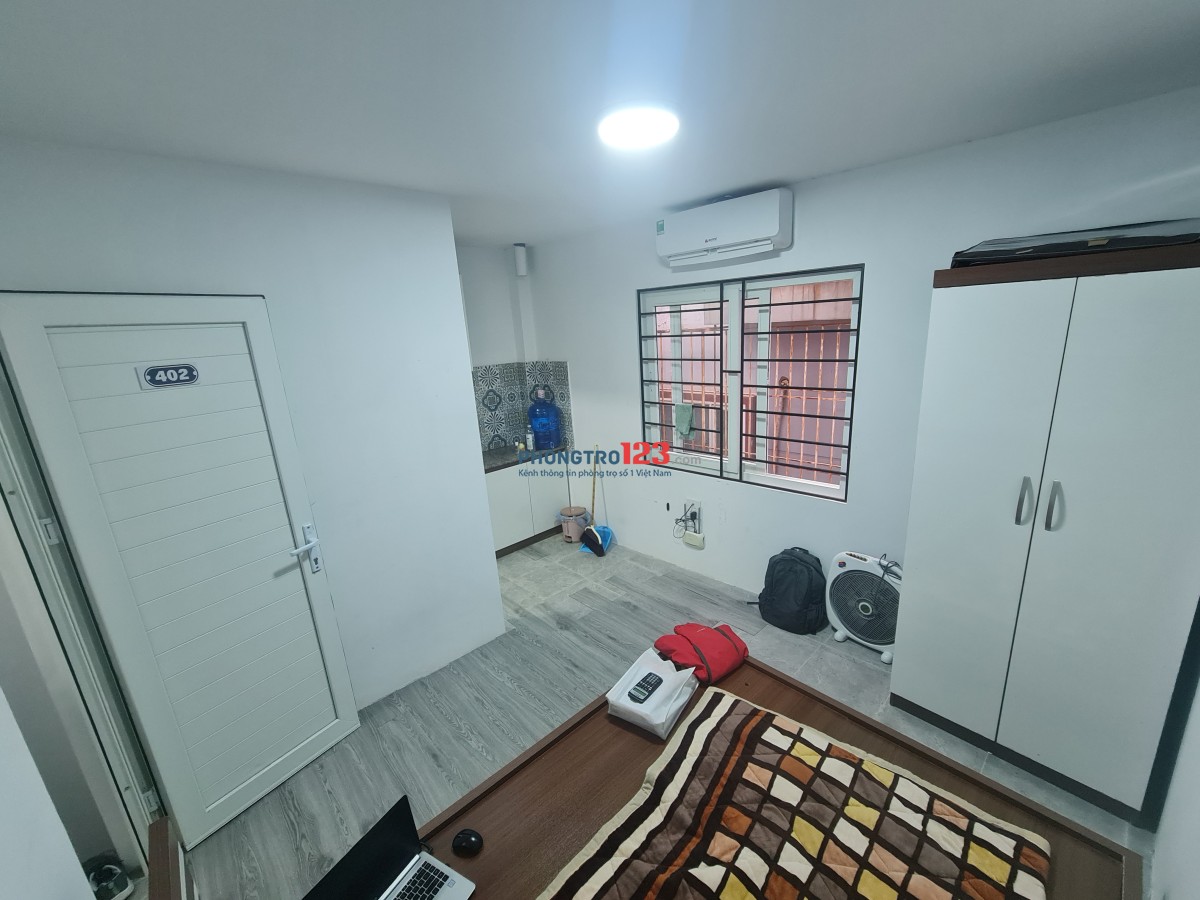 Cho thuê Studio Kim Mã: Thang máy, Ban công nắng, Chỉ xách vali vào ở - An ninh tuyệt đối.