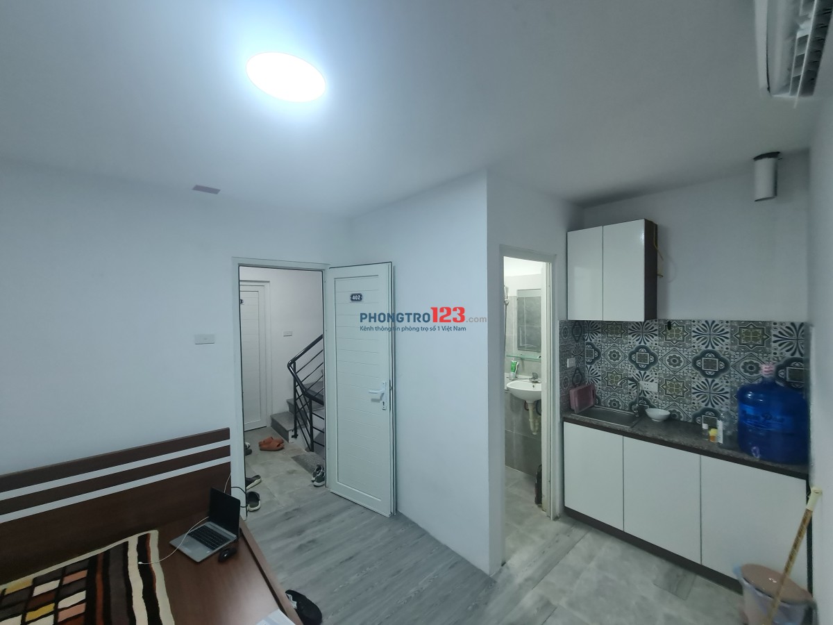 Cho thuê Studio Kim Mã: Thang máy, Ban công nắng, Chỉ xách vali vào ở - An ninh tuyệt đối.