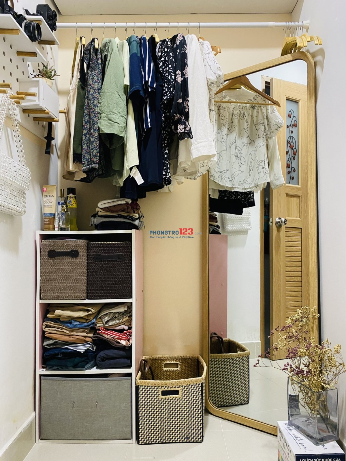 CHO THUÊ PHÒNG CÓ BAN CÔNG, MÁY LẠNH TẠI Q. TÂN PHÚ