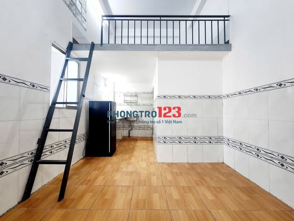 Phòng rộng Đoàn Thị Điểm ở được 4 người gần Trường ĐH Thủ Đức: Ngân Hàng, Kỹ Thuật, ...