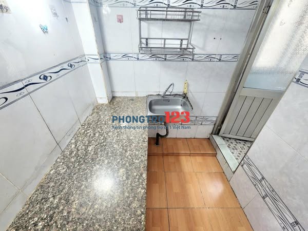 Phòng rộng Đoàn Thị Điểm ở được 4 người gần Trường ĐH Thủ Đức: Ngân Hàng, Kỹ Thuật, ...