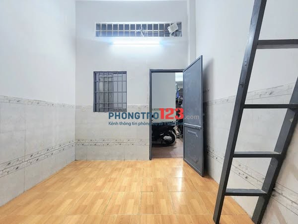 Phòng rộng Đoàn Thị Điểm ở được 4 người gần Trường ĐH Thủ Đức: Ngân Hàng, Kỹ Thuật, ...